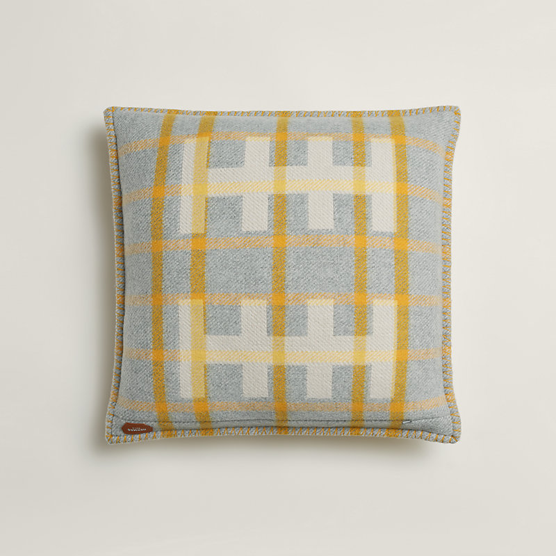 【極美品】 HERMES クッション H Casaque pillow ① 極美品】 HERMES クッション H Casaque pillow ① インテリア小物
